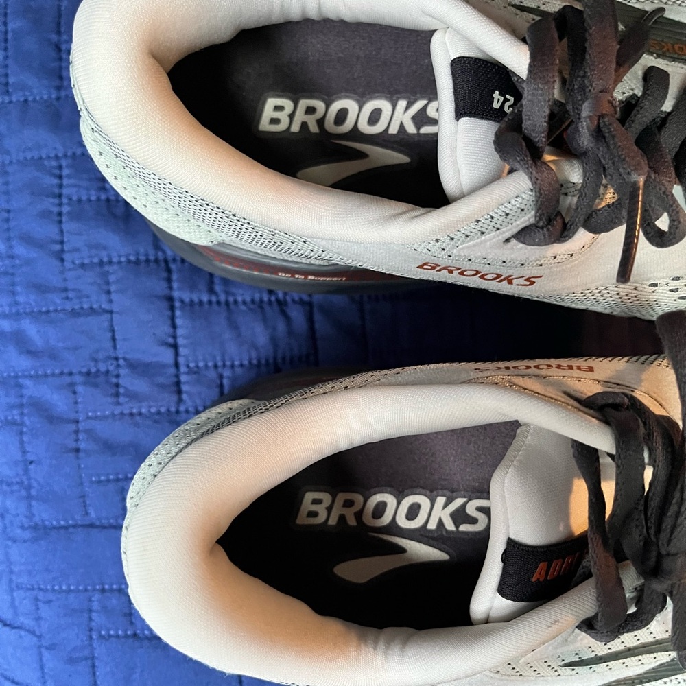 Brooks Adrenaline GTS 24 women’s running shoes size 9.5 wide - Picture 6 of 8
